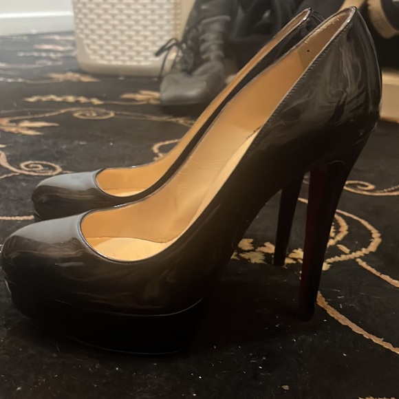 2018 Christian Louboutin - Picture 2 of 4